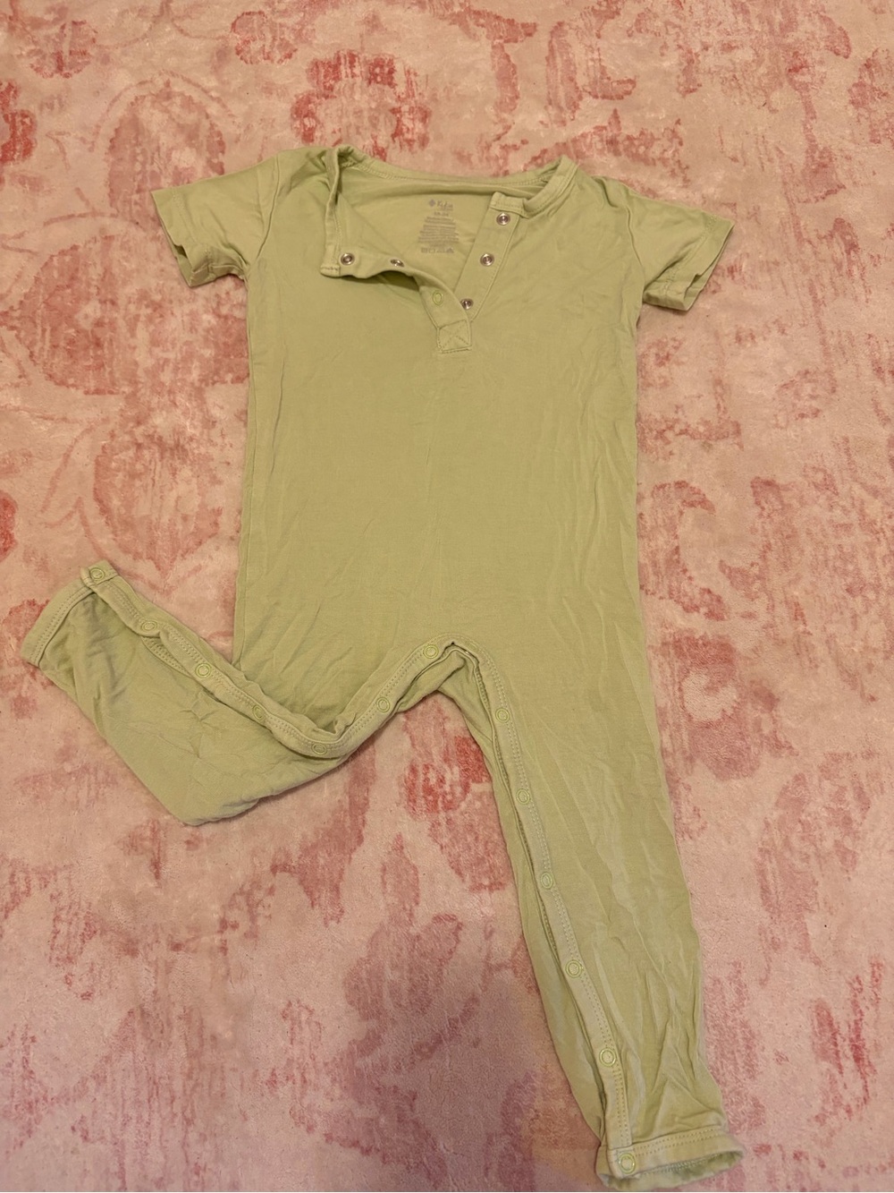 KYTE Short-Sleeve Snap One-Piece Romper in Light Green